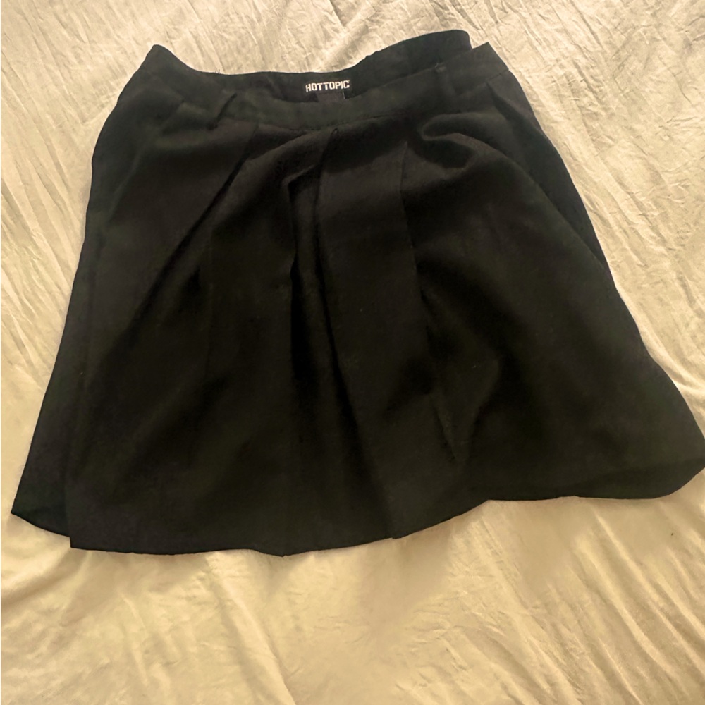 HOT TOPIC pleated skirt